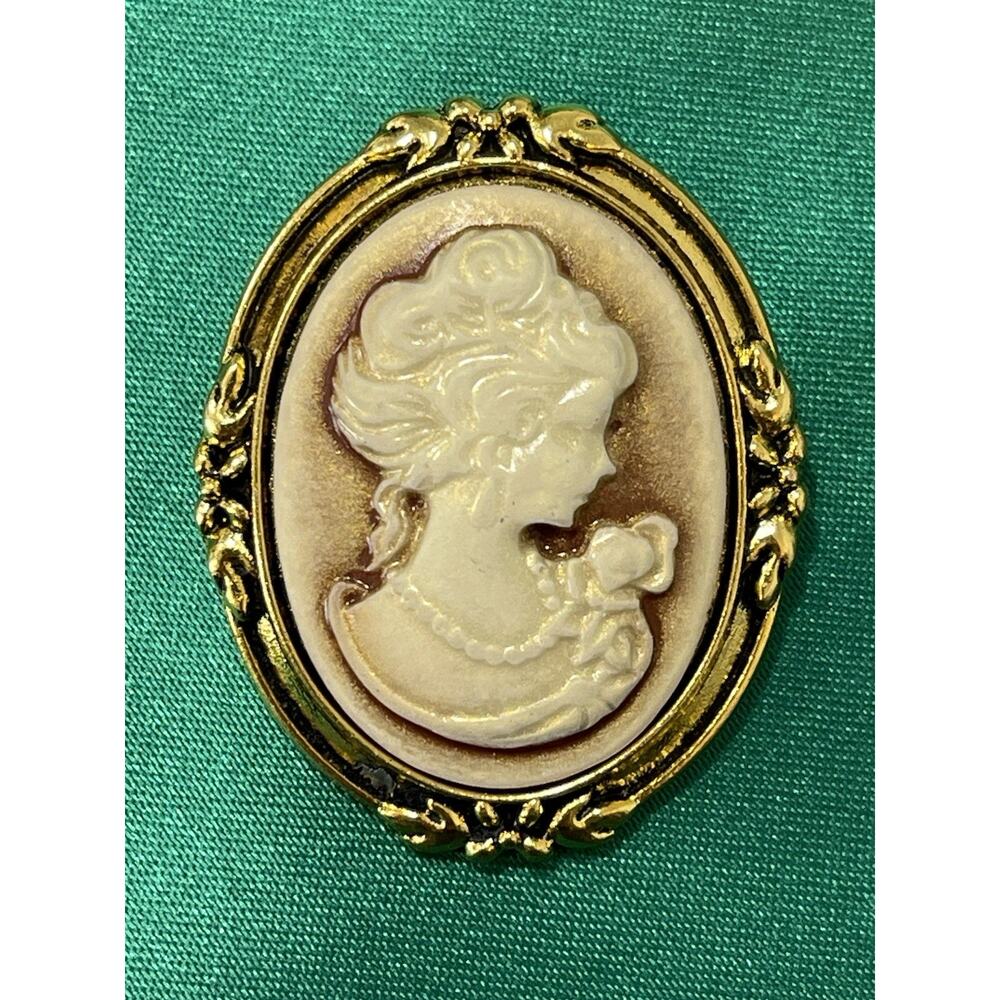 NWOT Gold Tone Resin Cameo Brooch Retro Oval Woman Profile Pin Brooch Fashion
